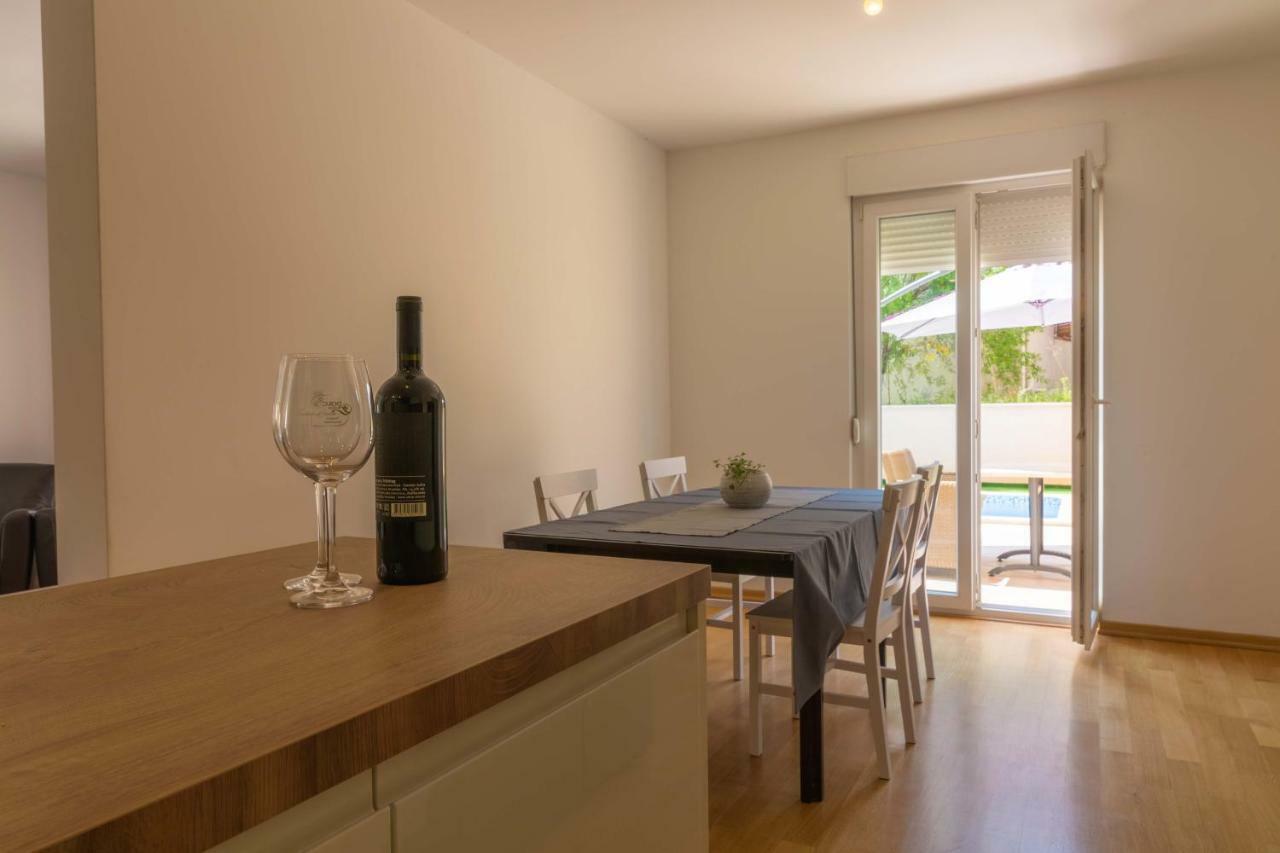 Apartman S Bazenom U Centru * Makarska