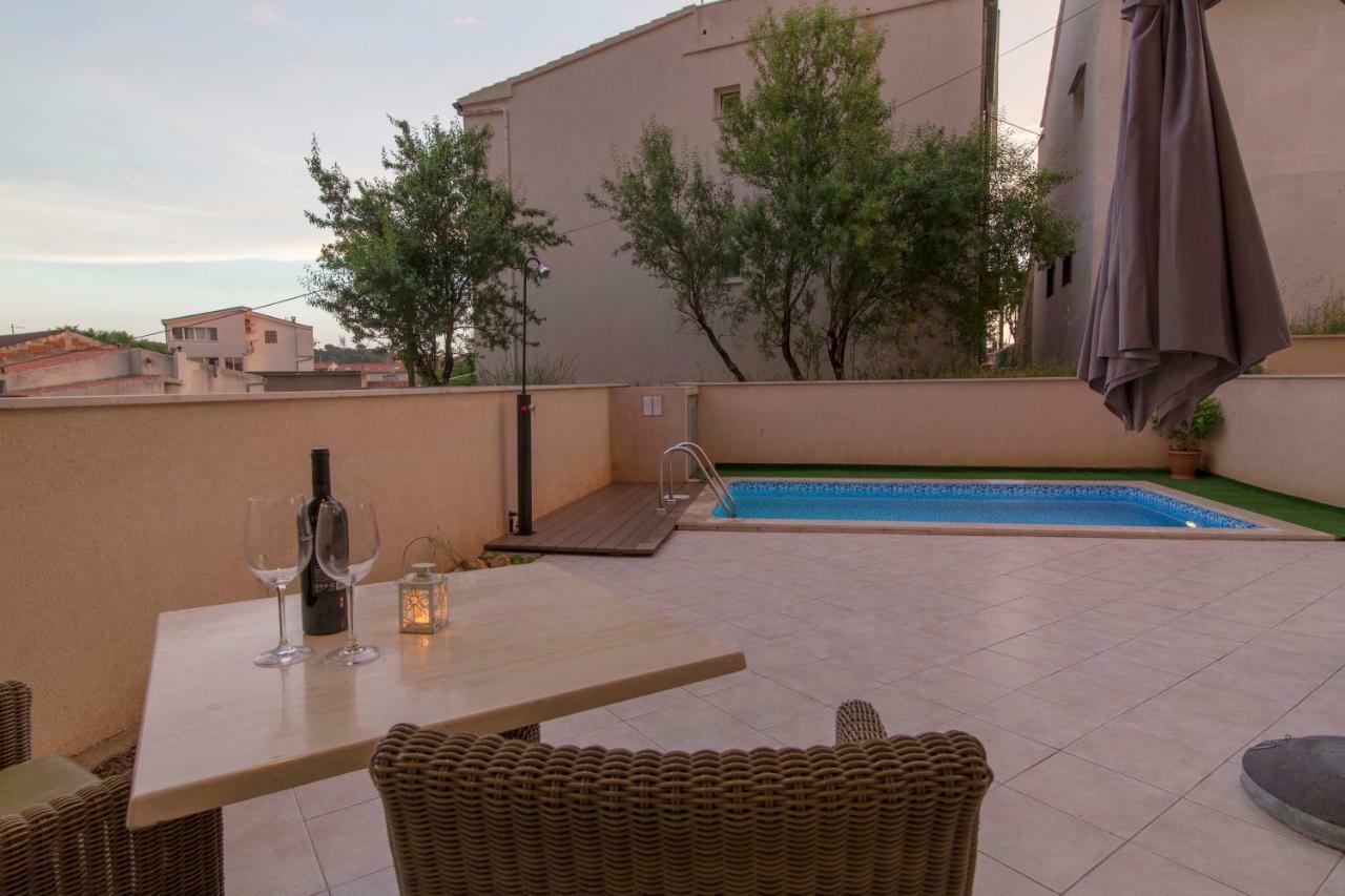 Appartement Apartman S Bazenom U Centru Makarska