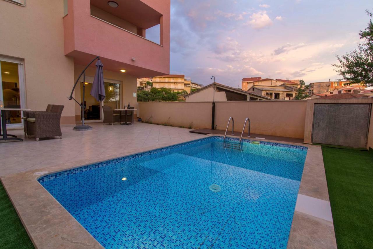 Appartement Apartman S Bazenom U Centru Makarska